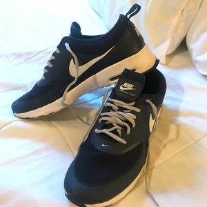 Nike Air Max Thea Sneaker (women’s)